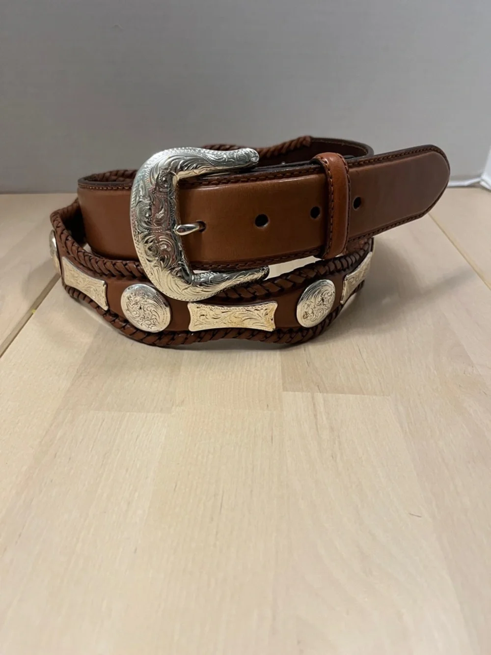 Tony Lama Brown Leather Scalloped Belt w/ Silver Tone Conchos Mens 42